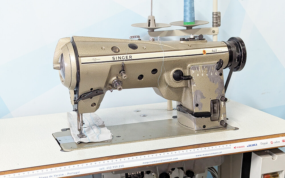 Singer 457 Zig-Zag Sewing Machine