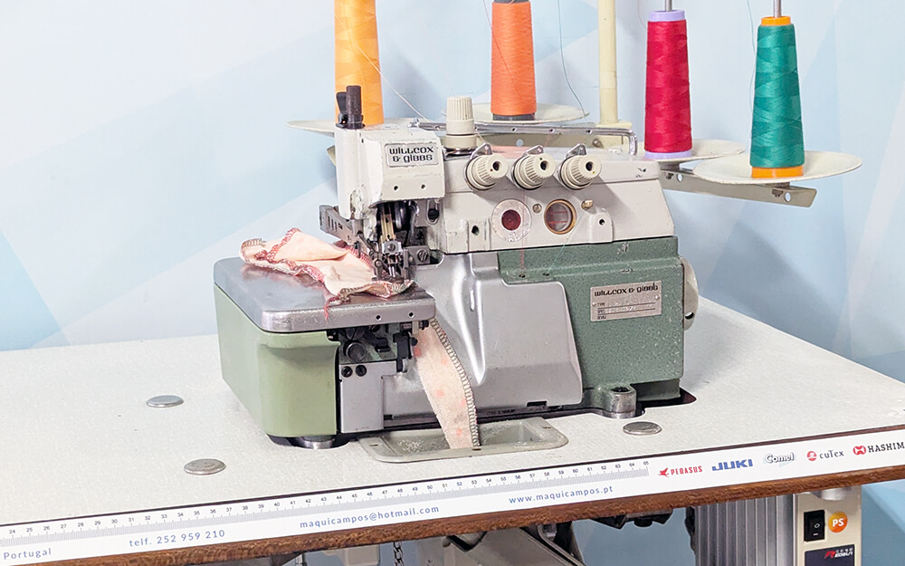 Willcox & Gibbs 512 Overlock Sewing Machine (2 Needles)