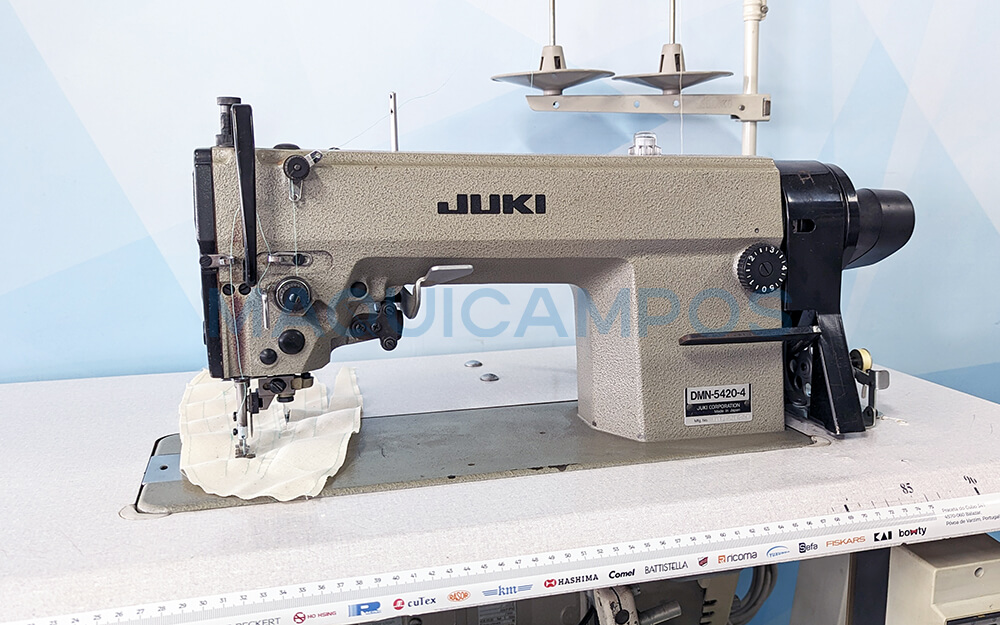 Juki DMN-5420-4 Máquina de Costura Ponto Corrido de Duplo Arrasto com Faca Lateral