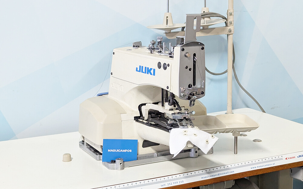 Juki MB-1377 M&aacute;quina de Costura de Pregar Bot&otilde;es
