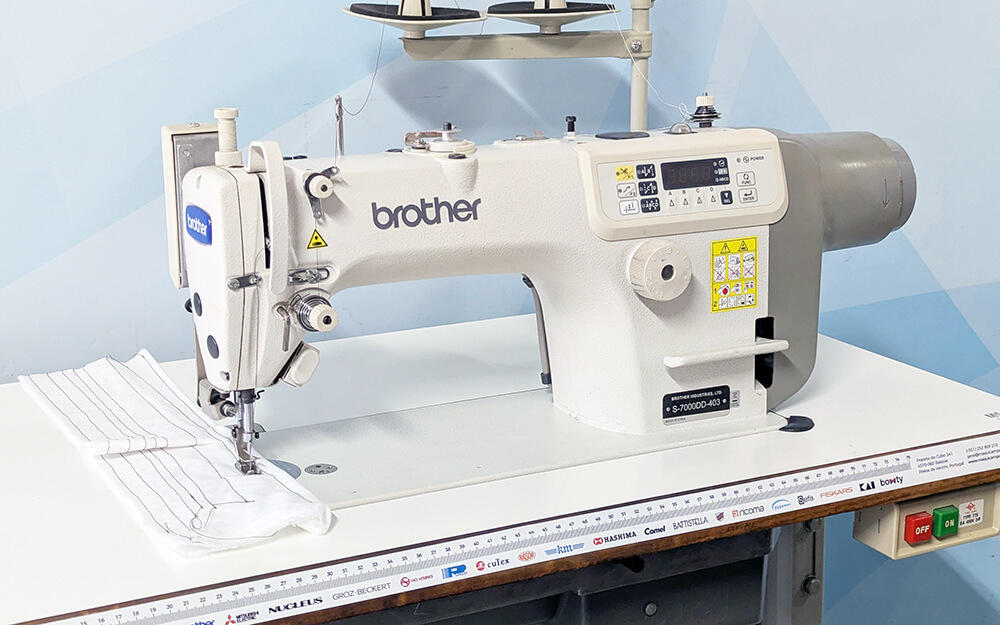 Brother S-7000D-403 M&aacute;quina de Costura Ponto Corrido