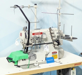 Bruce 562ADI-05CBX356<br>Máquina de Costura de Recobrir Elástico (3 Agulhas)