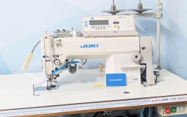 Juki DMN-5420N-7<br>M&aacute;quina de Costura Ponto Corrido de Duplo Arrasto de Faca de Aparar