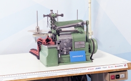 Champion<br>M&aacute;quina de Costura Ponto Cobertor